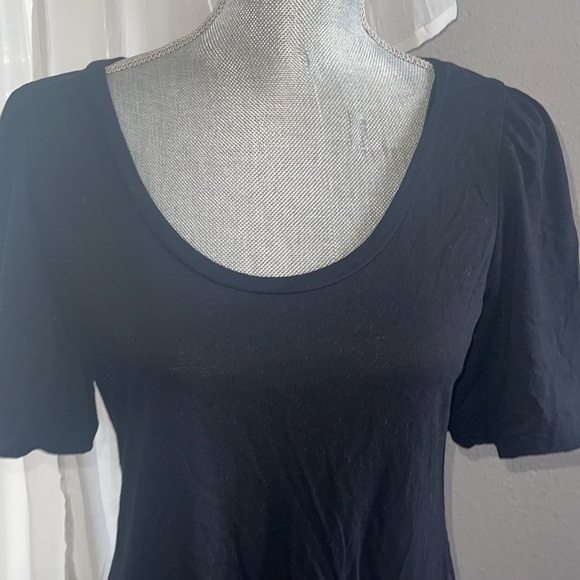 Like new black blouse - Picture 2 of 4